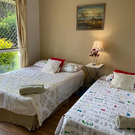 Theme Parks Amituofo Homestay Gold Coast Extérieur photo