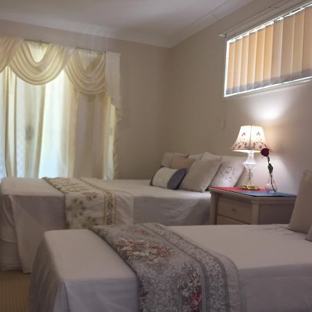 Theme Parks Amituofo Homestay Gold Coast Chambre photo