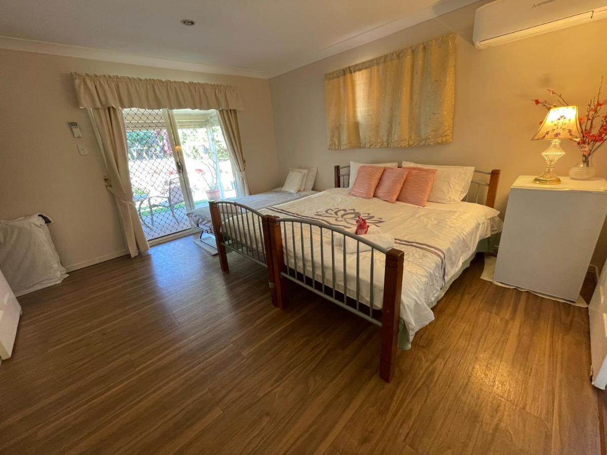 Theme Parks Amituofo Homestay Gold Coast Extérieur photo