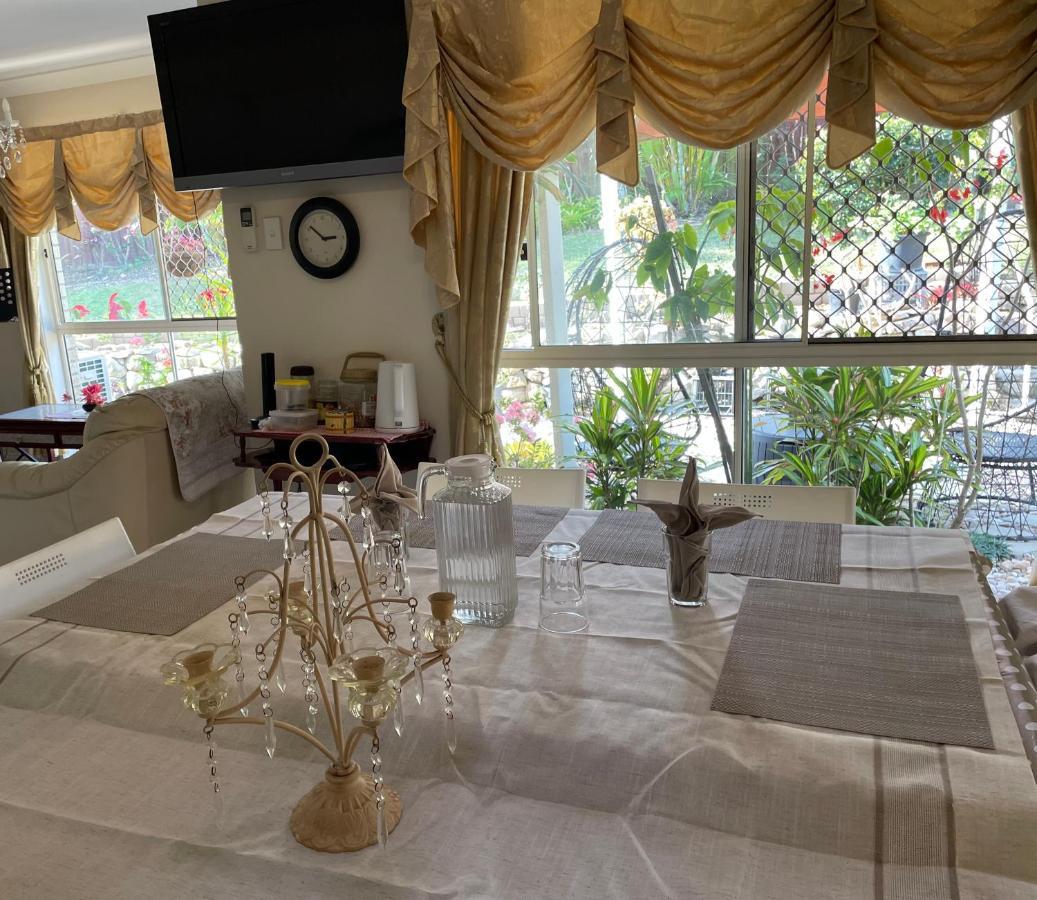 Theme Parks Amituofo Homestay Gold Coast Extérieur photo