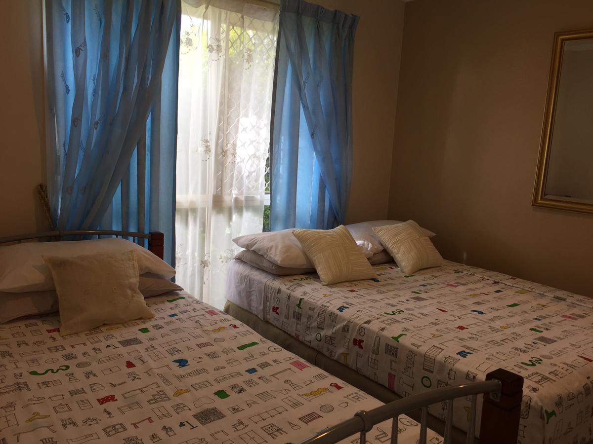 Theme Parks Amituofo Homestay Gold Coast Extérieur photo