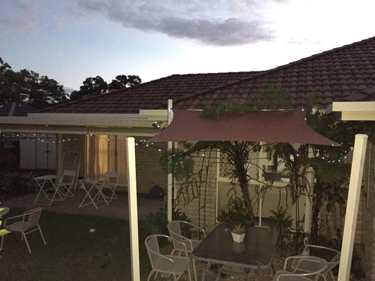 Theme Parks Amituofo Homestay Gold Coast Extérieur photo